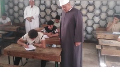 اليوم.. طلاب الشعبة العلمية بالشهادة الثانوية الأزهرية بالبحيرة يؤدون امتحان الأحياء