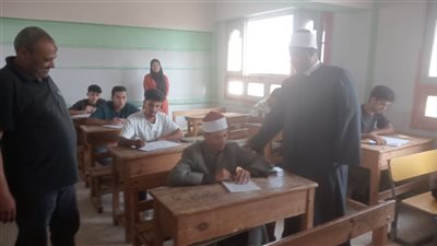طلاب العلمي بالثانوية الأزهرية يؤدون امتحان الأحياء بالإسماعيلية