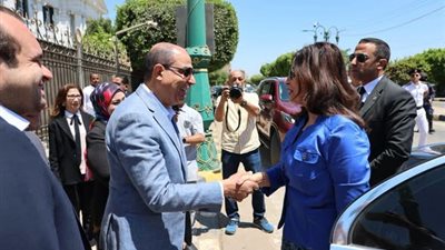 محافظ المنيا يستقبل وزيرة الثقافة لإفتتاح ملتقى أدباء وسط الصعيد الـ23