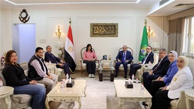 محافظ الإسماعيلية ونبيلة مكرم يطلقان قافلة 