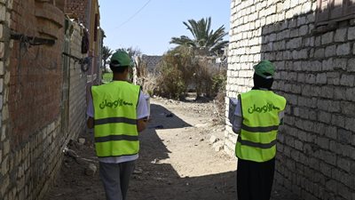 توزيع كراتين مواد غذائية على 350 أسرة بقرى المنيا