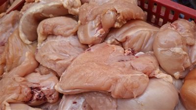ضبط 275 كيلو صدور دجاج غير صالحة للاستهلاك بالفيوم 