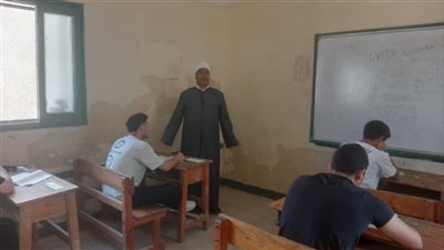 طلاب الأدبي يؤدون امتحان الصرف بالثانوية الأزهرية بالإسماعيلية