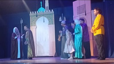 صور.. انطلاق أولى ليالي العرض المسرحي أرض الملائكة 