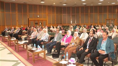 جامعة أسيوط تواصل فعاليات المؤتمر العلمي الثامن لصيادلة المستشفيات الجامعية