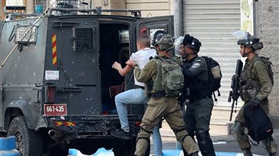 الإحتلال يعتقل 7 فلسطينيين من قلقيلية