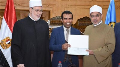 مجلس جامعة الأزهر يكرم الدكتور حسام شاكر