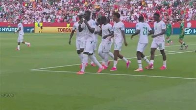 السنغال تتقدم على العراق وطرد سولاقا يحسم ملامح الشوط الأول