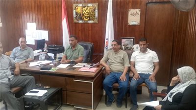 مدير تعليم قوص يجتمع مع رؤساء اللجان والمراقبين الأوائل للشهادة الثانوية