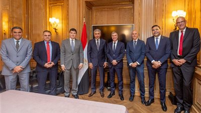 وزير السياحة يلتقي بمسئولي كبار منظمي الرحلات وقيادات شركات الطيران الإيطالية لتعزيز التعاون 