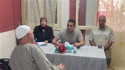 نائب محافظ الفيوم يعقد لقاءً لخدمة المواطنين بقرية العزب