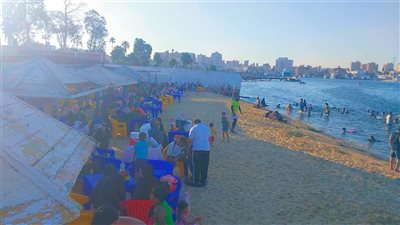  حرارة الصيف تنعش شواطئ الإسماعيلية ومطاعم الأسماك