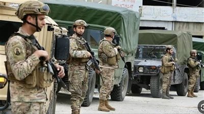 عاجل.. الجيش اللبناني: إصابة 4 عسكريين خلال تفكيك ذخائر غير متفجرة جنوبي البلاد