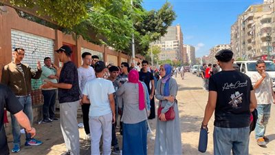 دموع وصدمة.. امتحان اللغة العربية طويل ويثير قلق طلاب الثانوية العامة بالإسكندرية