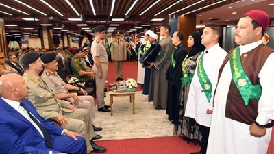 وزير الدفاع يشهد حفل تخرج دورات جديدة من دارسي الأكاديمية العسكرية للدراسات العليا 