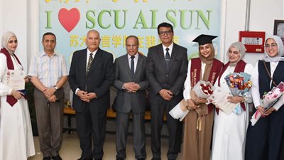 338 طالبًا يناقشون مشروعات تخرجهم في خمسة أقسام بألسن بجامعة قناة السويس