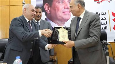 رئيس لجنة الاتصال السياسي بالوفد يشكر محافظ المنيا على دعم التعاون لخدمة المواطنين