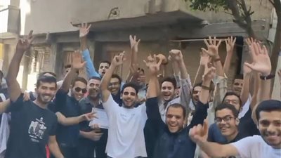 «انت أشهر من عميد الكلية» .. تكريم مؤثر لـ«عم أبو ميدو» بائع كافتيريا جامعة دمنهور