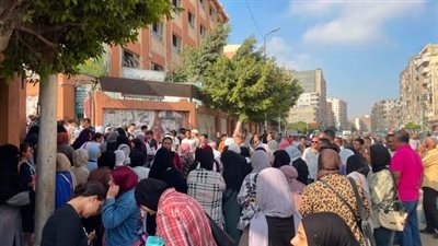 خوف ورعب يسيطران على أولياء أمور طلاب الثانوية العامة في أول امتحانات المواد الأساسية 