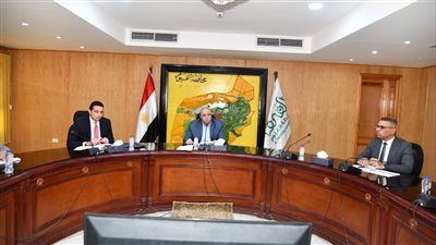 محافظ الفيوم يتابع الموقف التنفيذي لمشروعات القرض الأوروبي