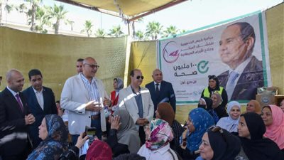 محافظ الإسكندرية يشارك بالتبرع بالدم خلال انطلاق الحملة القومية 