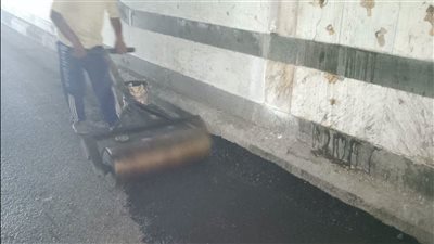 رئيس حي غرب القاهرة يتابع التراخيص وأعمال صيانة الطرق