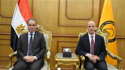  رئيس جامعة بني سويف والمسلماني يشاركان فى حفل تخرج كلية السياسة والاقتصاد