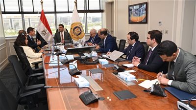  وزير الصناعة يبحث خطط تعميق التصنيع المحلي