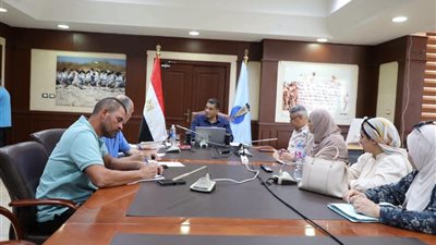 محافظ البحر الأحمر يبحث تخصيص أرض المرحلة الرابعة بمزرعة  الجوجوبا