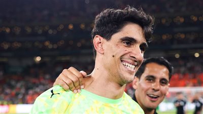 إصابة مفاجئة تبعد بونو عن مواجهة نيوم.. والهلال يترقب نتائج الفحوصات