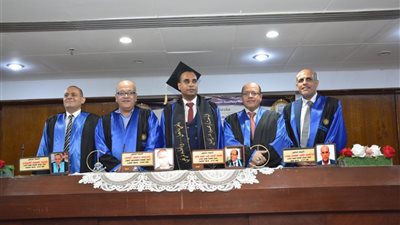 محمود عز الدين أول معد برامج من ذوي الإعاقة البصرية يحصل على الماجستير بامتياز من جامعة العاصمة