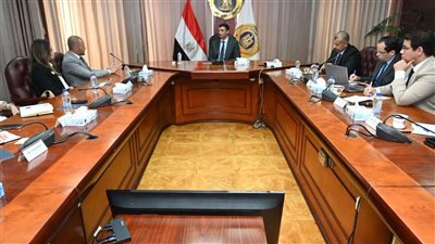 وزير الصناعة يبحث مع «بل مصر» خطط التوسع وزيادة التصنيع المحلي في قطاع الألبان