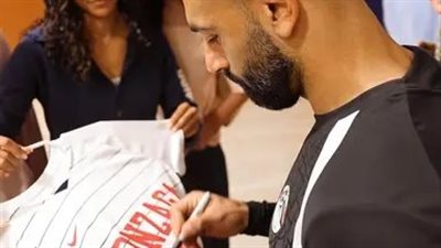 ‏قميص منتخب مصر وصور جماعية إهداءً لجامعة جونزاجا في 