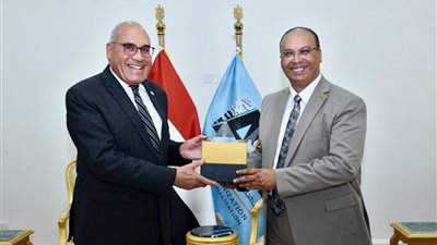 رئيس الهيئة العربية للتصنيع يؤكد على أهمية تعظيم نسب التصنيع المحلي وتوطين التكنولوجيا 