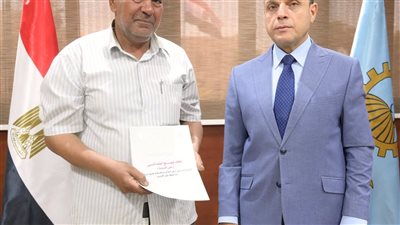 محافظ الغربية يُسلّم 26 عقد تقنين لأراضي أملاك الدولة للمستفيدين
