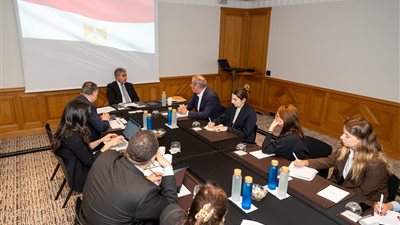 وزير السياحة يلتقي رئيسي اتحاد وكالات السفر ونقابة منظمي الرحلات بفرنسا