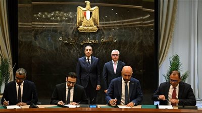 توقيع 3 عقود لتقديم خدمات التخزين والتداول داخل المنطقة الاقتصادية لقناة السويس