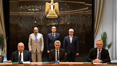 توقيع عقدين  نقل وتوزيع وشراء  الكهرباءالمشروعات داخل  المنطقة الاقتصادية للقناة