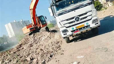 رفع المخلفات الصلبة بالمحاور الرئيسية في المنصورة ونقل 400 طن اليوم