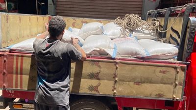 ضبط 600 كيلو فول صويا مجهول المصدر بالفيوم 