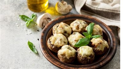غذاء متكامل يعزز المناعة ووصفة شهية لتحضير المشروم المحشي بالجبن والثوم