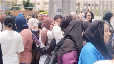 اغماء طالبة اثر انهيارها عقب امتحان الكيمياء بالاسكندرية 