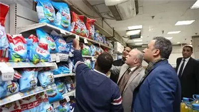 ضبط 9837 بطاقة تموينية مُجمعة داخل مخابز ومنافذ تموينية بـ14 محافظة