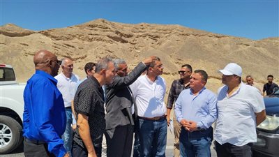 محافظ البحر الأحمر يتفقد الموقع المقترح لإنشاء ساحة انتظار سيارات النقل الثقيل