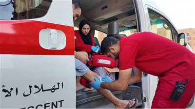 بعد انتقالهم إلى سكن بديل.. الهلال الأحمر المصري يدعم أسر حريق منشية ناصر