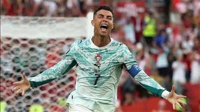 لاعب إسبانيا: 