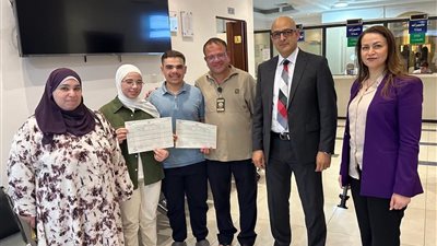القنصلية المصرية بالكويت تُكرّم أوائل الثانوية العامة وتُنجز آلاف التصديقات في يوم واحد