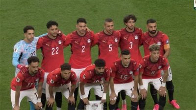 بالقرآن وصور العائلة.. كواليس خاصة داخل غرفة ملابس منتخب مصر