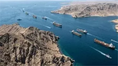 طهران تحذر من أي تحركات عسكرية في مضيق هرمز