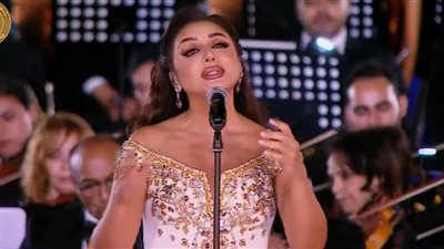 بحضور الرئيس السيسي.. أنغام تتألق في افتتاح مقر القيادة الاستراتيجية بباقة من الأغاني الوطنية